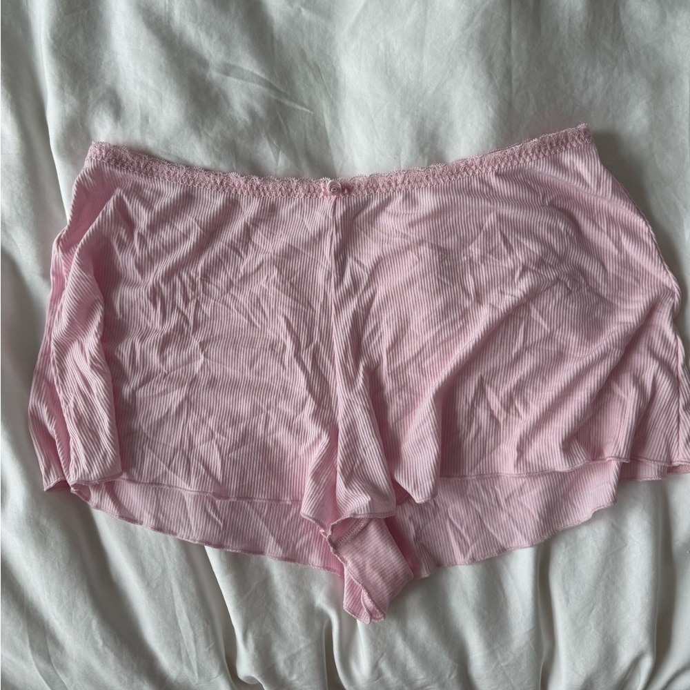 Skims light pink lace trim shorts with rose detailing